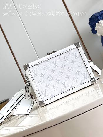 Louis Vuitton LV Clutch Box Bag White 24 x 16.5 x 8 cm