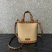 Valentino Garavani Mini Rockstud Raffia Shoulder Bag 19x16x8.5cm - 3