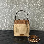 Valentino Garavani Rockstud Bucket Bag Raffia 16x18x11cm - 2