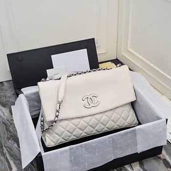 Chanel Flap Bag White Lambskin 32x7.5x19cm