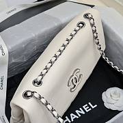 Chanel Flap Bag White Lambskin 32x7.5x19cm - 4