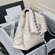 Chanel Flap Bag White Lambskin 32x7.5x19cm - 2