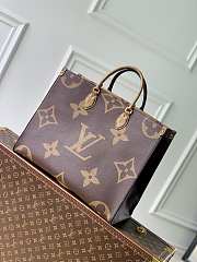 Louis Vuitton LV OnTheGo Voyage 43 x 33 x 18.5 cm - 5