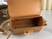 Louis Vuitton LV Twist Honey Gold MM 23 x 17 x 9.5 cm - 6