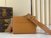 Louis Vuitton LV Twist Honey Gold MM 23 x 17 x 9.5 cm - 3