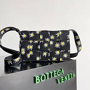 Bottega Veneta Leather Cassette Pochette Shoulder Bag 23x15x5cm - 1