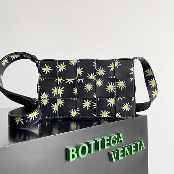 Bottega Veneta Leather Cassette Pochette Shoulder Bag 23x15x5cm