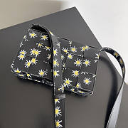 Bottega Veneta Leather Cassette Pochette Shoulder Bag 23x15x5cm - 2