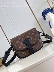 Louis Vuitton LV Montsouris Messenger PM​ 20 x 17 x 7 cm - 1