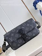 Louis Vuitton LV Montsouris Bag Monogram 22 x 12 x 6 cm  - 1