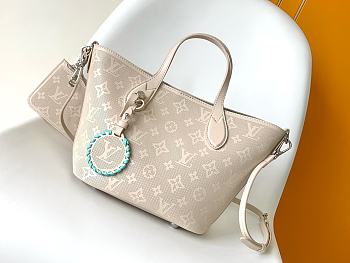 Louis Vuitton LV Blossom PM Quartz White 20 x 20 x 12.5 cm