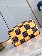 Louis Vuitton LV Locker Dopp Kit Yellow 23 x 13 x 12 cm - 2