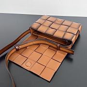 Bottega Veneta Casette Brown Bag Shoulder Bag 23x15x5cm - 2