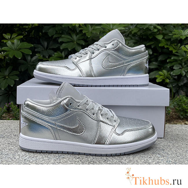 Air Jordan 1 Low SE Shoes Silver - 1
