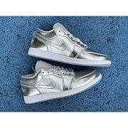 Air Jordan 1 Low SE Shoes Silver - 4