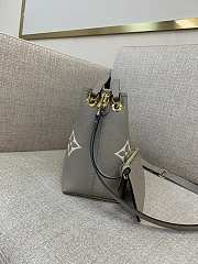 Louis Vuitton LV Summer Bundle Grey Bag 28 x 20 x 11.5 cm - 4