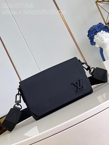 Louis Vuitton LV Takeoff Messenger PM Black 22 x 16.5 x 7 cm