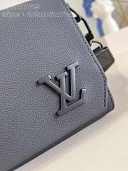 Louis Vuitton LV Takeoff Messenger PM Black 22 x 16.5 x 7 cm - 6