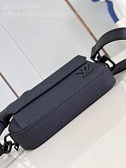 Louis Vuitton LV Pilot Bag Black 20 x 12 x 5.5 cm - 5