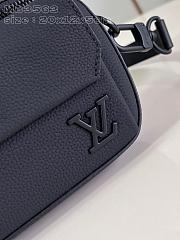 Louis Vuitton LV Pilot Bag Black 20 x 12 x 5.5 cm - 4