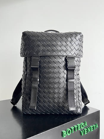 Bottega Veneta Black Intrecciato Flap Backpack 38x26x15cm