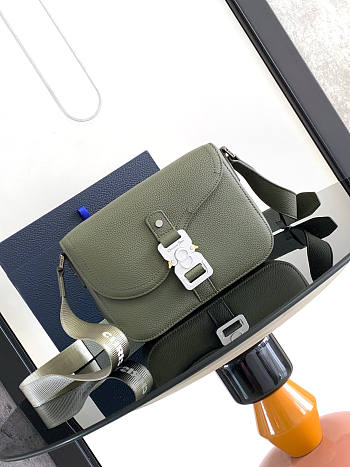 Dior Small Saddle Messenger Bag Flap Khaki 23 x 17 x 6 cm 