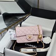 Chanel Flap Bag Light Pink Lambskin Bell 20x13x7cm - 1