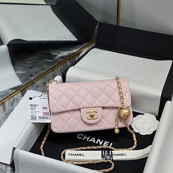 Chanel Flap Bag Light Pink Lambskin Bell 20x13x7cm