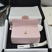 Chanel Flap Bag Light Pink Lambskin Bell 20x13x7cm - 3
