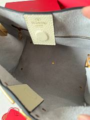 Valentino Garavani Alltime Medium Handbag White 26x21x17cm - 4