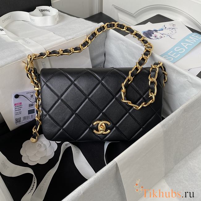 Chanel Flap Bag Black Lambskin Gold 19x12x5cm - 1