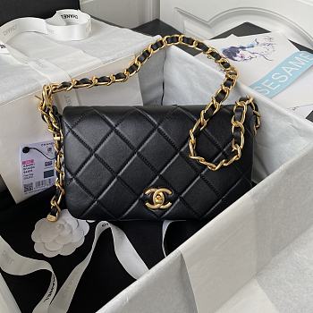 Chanel Flap Bag Black Lambskin Gold 19x12x5cm