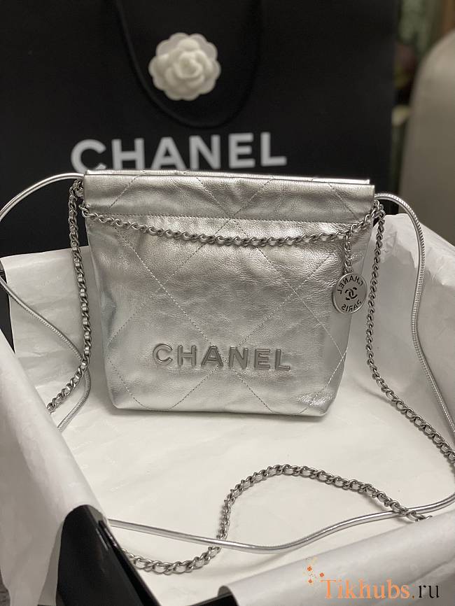 Chanel 22 Handbag Silver 20x19x6cm - 1