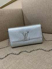 Louis Vuitton LV Pochette Louise Silver 22 x 14 x 5 cm - 1