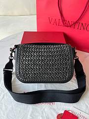 Valentino Garavani Alltime Raffia Black Shoulder Bag 23.5x16x8cm - 3