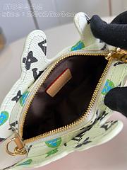 Louis Vuitton LV Dog On Strap Vanilla 23 x 16 x 4 cm - 2