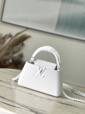 Louis Vuitton LV Capucines Mini East-West White 22 x 12 x 8 cm