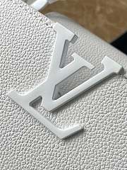 Louis Vuitton LV Capucines Mini East-West White 22 x 12 x 8 cm - 6