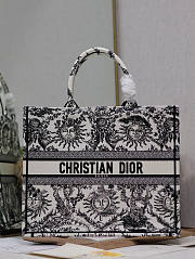 Dior Large Book Tote White Black Soleil 42 x 35 x 18.5 cm - 1