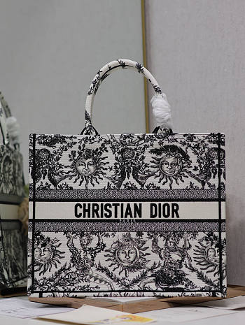 Dior Large Book Tote White Black Soleil 42 x 35 x 18.5 cm