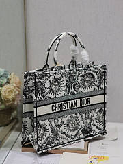 Dior Large Book Tote White Black Soleil 42 x 35 x 18.5 cm - 3