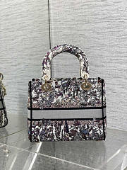 Dior Medium Lady D-Lite Bag White Multicolor Hiver 24 x 20 x 12 cm - 4