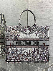 Dior Large Book Tote Multicolor 4 Saisons Hiver 42 x 35 x 18.5 cm - 1