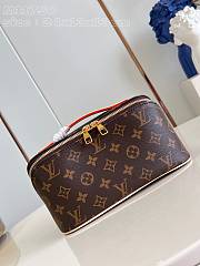 Louis Vuitton LV Bag Toiletry Monogram 24 x 13 x 13 cm - 1