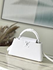 Louis Vuitton LV Capucines BB East-West White 29x16.5x9cm - 1