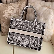 Dior Medium Book Tote White Black Paris Allover 36 x 27.5 x 16.5 cm - 5