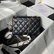 Chanel Classic Flap Bag Black Lambskin 22x14x8.5cm - 4