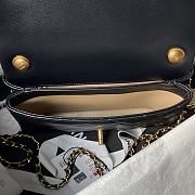 Chanel Classic Flap Bag Black Lambskin 22x14x8.5cm - 2