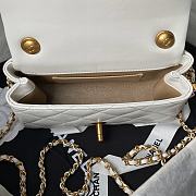 Chanel Classic Flap Bag White Lambskin 22x14x8.5cm - 2