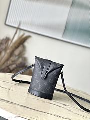 Louis Vuitton LV Envelope Pouch 12.5 x 18 x 8.5 cm - 1